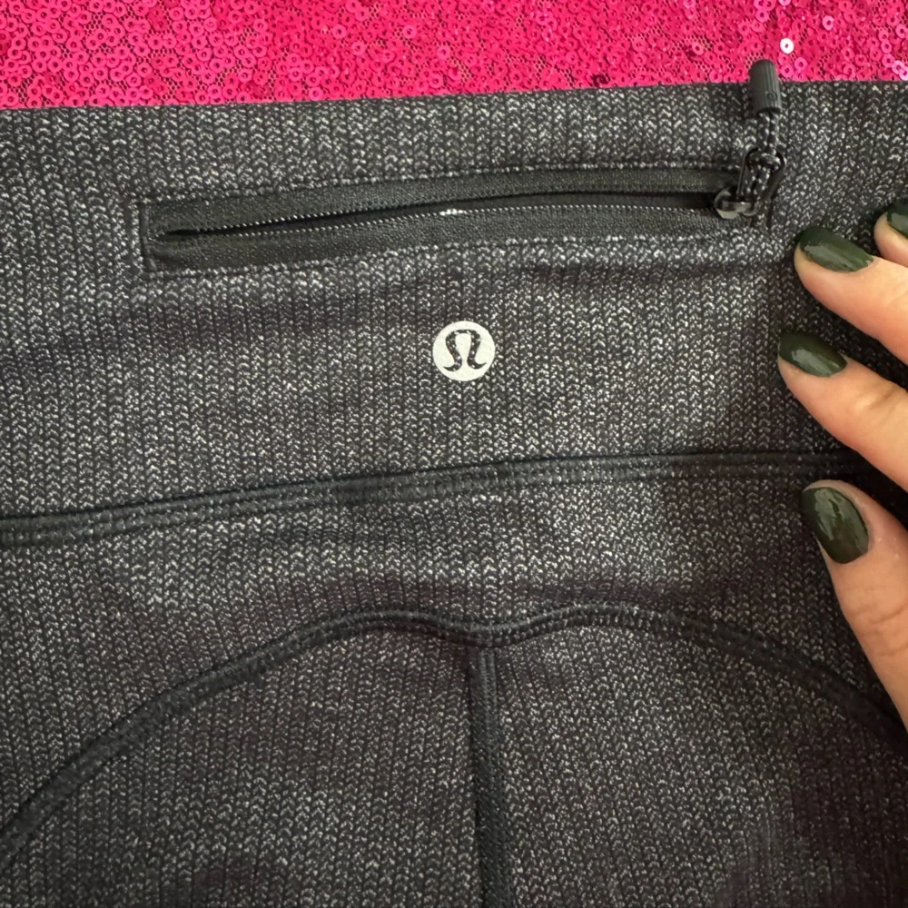 LULULEMON 🩶 High-Waist Charcoal Gray Athleisure Leggings (Women’s Size 4)